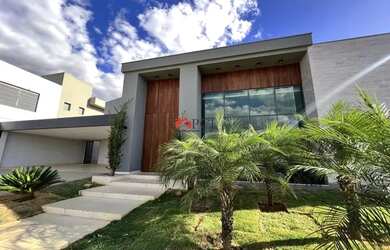 Imagem: A casa em condomínio possui 4 Dormitórios, 5 Banheiros, 4