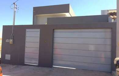 Imagem: A casa possui 2 Dormitórios, 2 Banheiros, 1 Vaga na garagem