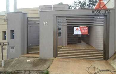 Imagem: A casa possui 2 Dormitórios, 1 Banheiro, 2 Vagas na garagem