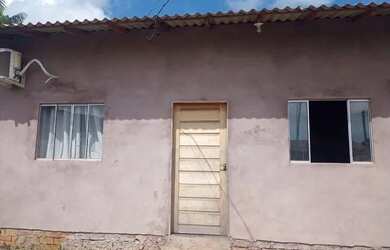 Imagem: A casa possui 2 Dormitórios, 1 Banheiro e está localizado