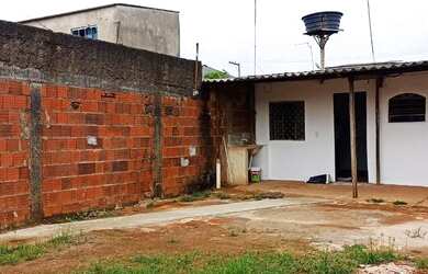 Imagem 8: Evandro Leal corretor de imóvel vende lote com casa na Qnr 03