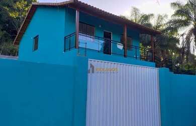 Imagem: A casa possui 3 Dormitórios, 2 Banheiros, 2 Vagas na garagem