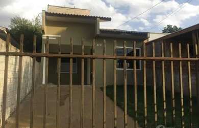 Imagem: A casa possui 2 Dormitórios, 1 Banheiro, 1 Vaga na garagem