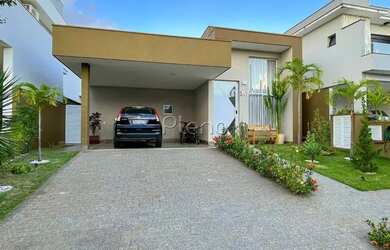 Imagem: A casa em condomínio possui 3 Dormitórios, 2 Banheiros, 4