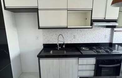 Imagem: O apartamento possui 2 Dormitórios, 1 Banheiro, 1 Vaga na garagem