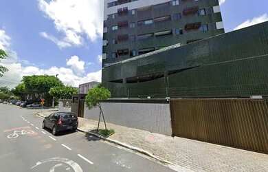 Imagem: A casa possui 4 Dormitórios, 4 Banheiros, 2 Vagas na garagem