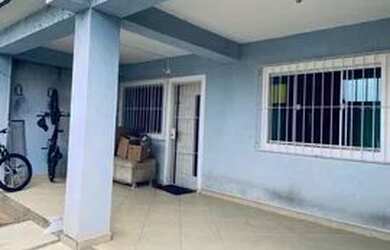 Imagem: A casa possui 2 Dormitórios, 2 Banheiros, 1 Vaga na garagem