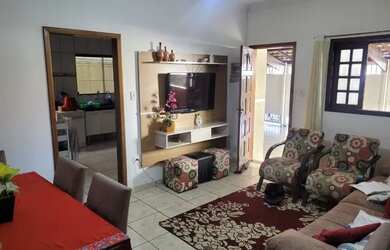 Imagem: A casa possui 5 Dormitórios, 5 Banheiros, 3 Vagas na garagem