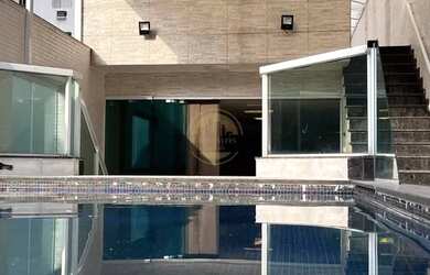 Imagem: A casa possui 4 Dormitórios, 5 Banheiros, 2 Vagas na garagem