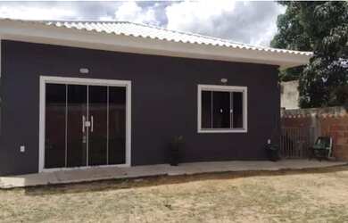 Imagem: A casa possui 2 Dormitórios, 1 Banheiro, 1 Vaga na garagem