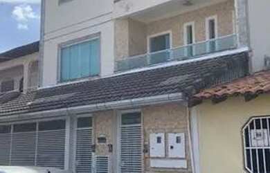 Imagem: A casa possui 3 Dormitórios, 2 Banheiros, 90m² de Área e