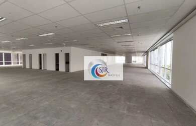 Imagem: O depósito possui 5 Vagas na garagem, 898m² de Área e está