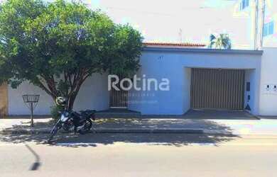 Imagem: A casa possui 4 Dormitórios, 4 Banheiros, 2 Vagas na garagem