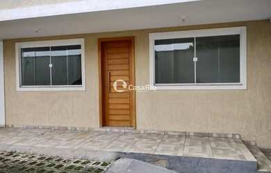 Imagem: A casa possui 3 Dormitórios, 2 Banheiros, 1 Vaga na garagem