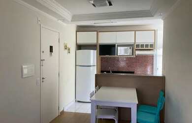 Imagem: O apartamento possui 2 Dormitórios, 1 Banheiro, 1 Vaga na garagem