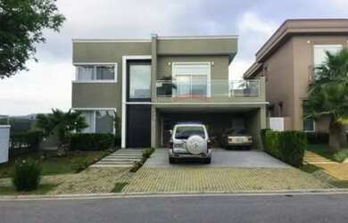 Imagem: A casa em condomínio possui 4 Dormitórios, 5 Banheiros, 4