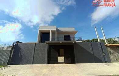 Imagem: A casa possui 3 Dormitórios, 1 Banheiro, 2 Vagas na garagem