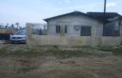 Imagem: A casa possui 3 Dormitórios, 1 Banheiro, 650m² de Área, Churrasqueira