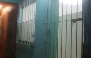 Imagem: A casa possui 1 Dormitório, 1 Banheiro, 1 Vaga na garagem e