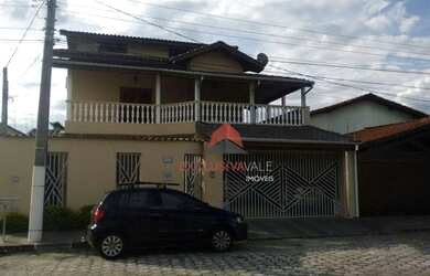 Imagem: A casa possui 4 Dormitórios, 3 Banheiros, 4 Vagas na garagem