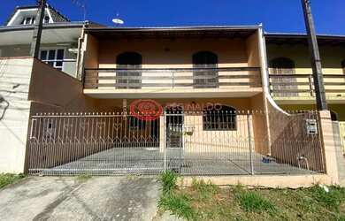 Imagem: A casa possui 3 Dormitórios, 3 Banheiros, 2 Vagas na garagem