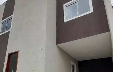 Imagem: A casa possui 2 Dormitórios, 2 Banheiros, 2 Vagas na garagem