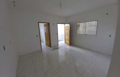 Imagem: A casa possui 2 Dormitórios, 2 Banheiros, 1 Vaga na garagem