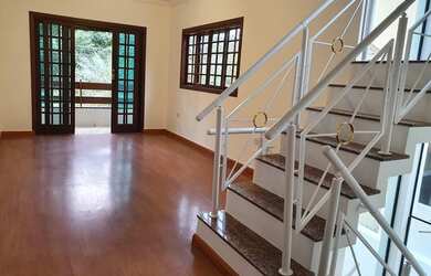 Imagem: A casa em condomínio possui 4 Dormitórios, 5 Banheiros, 4