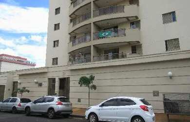 Imagem: O apartamento possui 3 Dormitórios, 1 Banheiro, 2 Vagas na