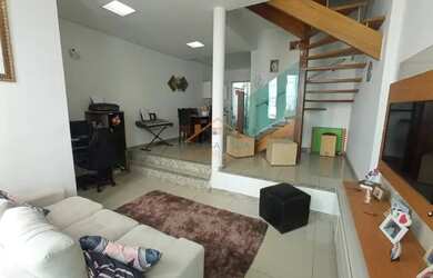 Imagem: A casa possui 3 Dormitórios, 3 Banheiros, 2 Vagas na garagem