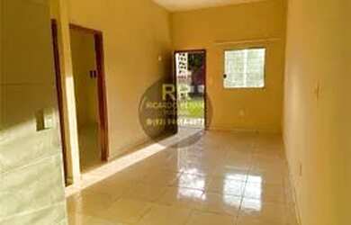 Imagem: A casa possui 2 Dormitórios, 1 Banheiro, 2 Vagas na garagem