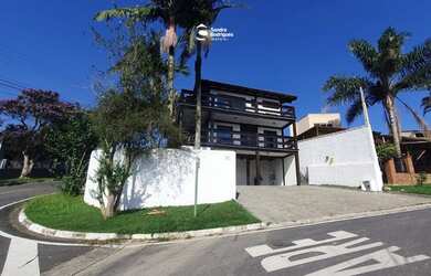 Imagem: A casa em condomínio possui 3 Dormitórios, 3 Banheiros, 2