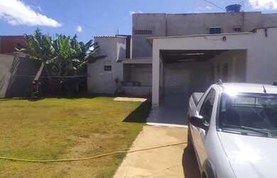 Imagem: A casa em condomínio possui 2 Dormitórios, 2 Banheiros, 4