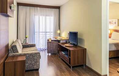 Imagem: O apartamento possui 1 Dormitório, 1 Banheiro, 1 Vaga na garagem