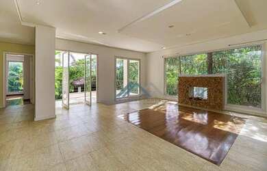 Imagem: A casa em condomínio possui 4 Dormitórios, 5 Banheiros, 5