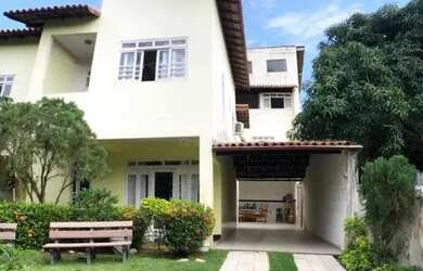 Imagem: A casa possui 4 Dormitórios, 4 Banheiros, 5 Vagas na garagem