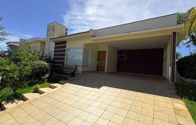 Imagem: A casa em condomínio possui 3 Dormitórios, 4 Banheiros, 2