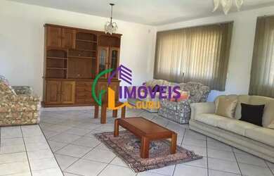 Imagem: A casa possui 3 Dormitórios, 3 Banheiros, 5 Vagas na garagem