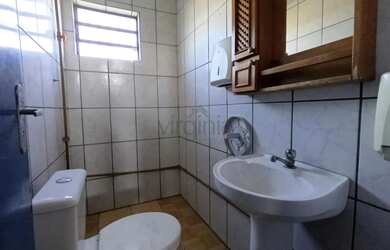 Imagem 7: Pavilhão na lateral de BR-116