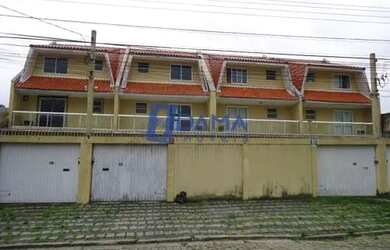 Imagem: A casa possui 5 Dormitórios, 1 Banheiro, 2 Vagas na garagem