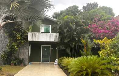 Imagem: A casa em condomínio possui 4 Dormitórios, 4 Banheiros, 259m²