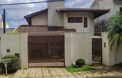 Imagem: A casa possui 3 Dormitórios, 5 Banheiros, 3 Vagas na garagem