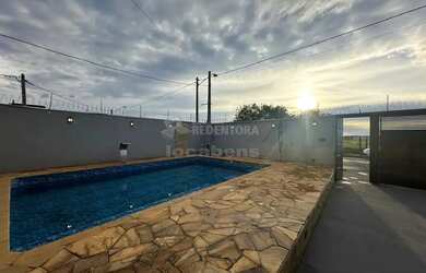 Imagem: A casa possui 2 Dormitórios, 3 Banheiros, 5 Vagas na garagem