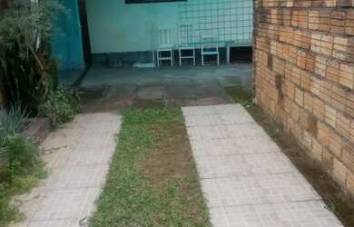 Imagem: A casa possui 2 Dormitórios, 1 Banheiro, 1 Vaga na garagem