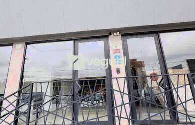 Imagem: O depósito possui 5 Vagas na garagem, 120m² de Área e está