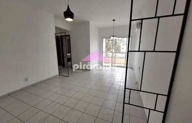 Imagem: O apartamento possui 3 Dormitórios, 1 Banheiro, 1 Vaga na garagem