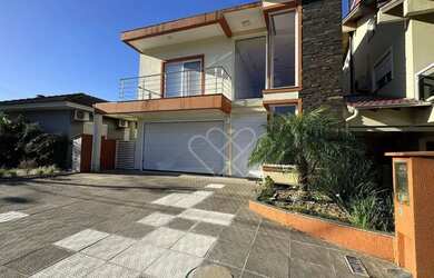 Imagem 2: Ampla Casa com 4 Dormitórios e Lareira à Venda ou para Alugar no Jardim Timbaúva, Gravataí