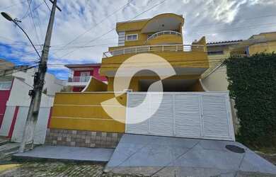 Imagem: A casa possui 4 Dormitórios, 5 Banheiros, 4 Vagas na garagem