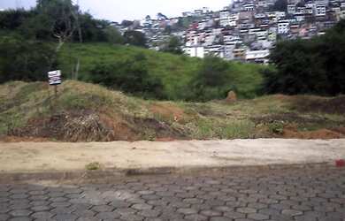 Imagem: O terreno possui 400m² de Área e está localizado em Santo