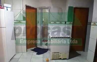 Imagem: A casa possui 4 Dormitórios, 1 Banheiro, 182m² de Área e